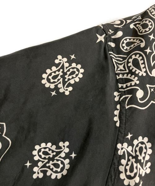 SUPREME（シュプリーム）SUPREME (シュプリーム) Bandana Silk S/S Shirt/バンダナ シルク ショートスリーブ シャツ ブラック サイズ:XLの古着・服飾アイテム