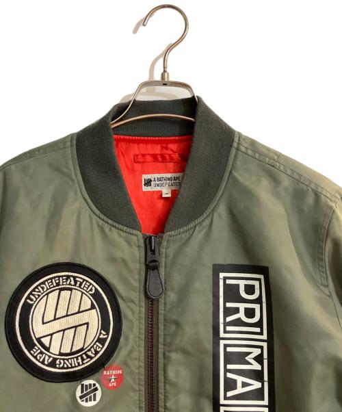 A BATHING APE（アベイシングエイプ）A BATHING APE (アベイシングエイプ) UNDEFEATED (アンディフィーテッド) ワッペン装飾MA-1ジャケット カーキ サイズ:Ｍの古着・服飾アイテム