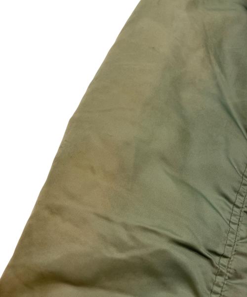 A BATHING APE（アベイシングエイプ）A BATHING APE (アベイシングエイプ) UNDEFEATED (アンディフィーテッド) ワッペン装飾MA-1ジャケット カーキ サイズ:Ｍの古着・服飾アイテム