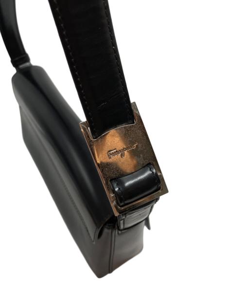 Salvatore Ferragamo（サルヴァトーレ フェラガモ）Salvatore Ferragamo (サルヴァトーレ フェラガモ) シルバーバックルワンショルダーバッグ ブラックの古着・服飾アイテム