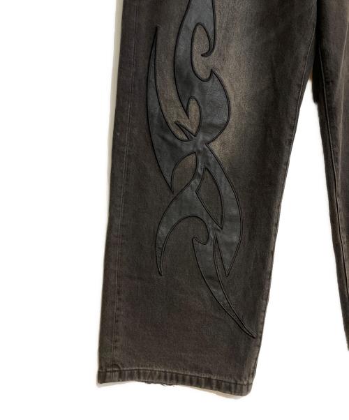 SUPPLIER（サプライヤー）SUPPLIER (サプライヤー) Tribal Leather Patch Baggy Denim Jeans ブラック サイズ:XLの古着・服飾アイテム