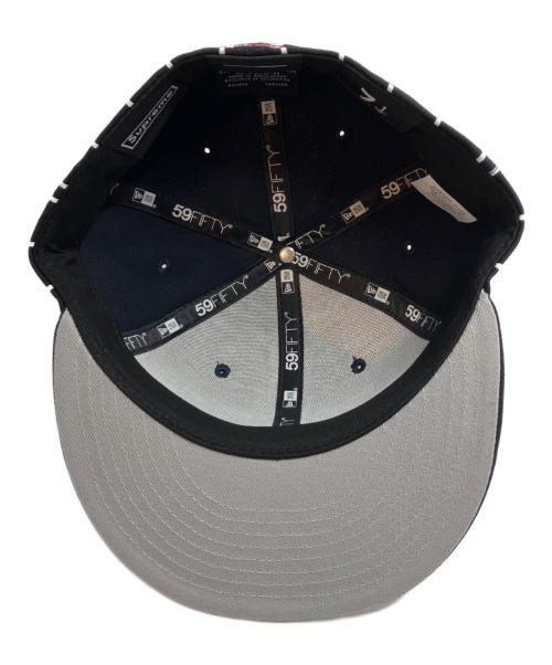 SUPREME（シュプリーム）Supreme (シュプリーム) New Era (ニューエラ) 26SS DEVIL S  LOGO NEW ERA STRIPE ネイビー サイズ:57.7 7 1/4の古着・服飾アイテム