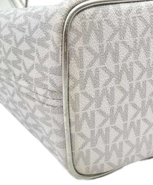 MICHAEL KORS（マイケルコース）MICHAEL KORS (マイケル・コース) Jet Set Girls JST Medium Signature Carry all Tote Logo Bag ホワイトの古着・服飾アイテム