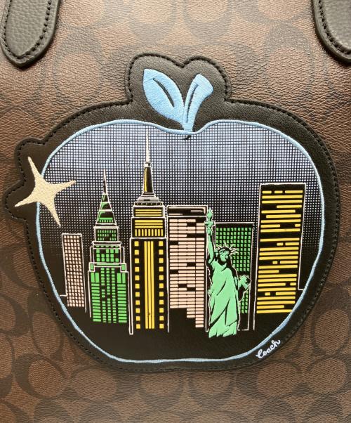 COACH（コーチ）COACH (コーチ) スカイラインアップルリンゴシグネチャーハンドバッグ ブラウンの古着・服飾アイテム