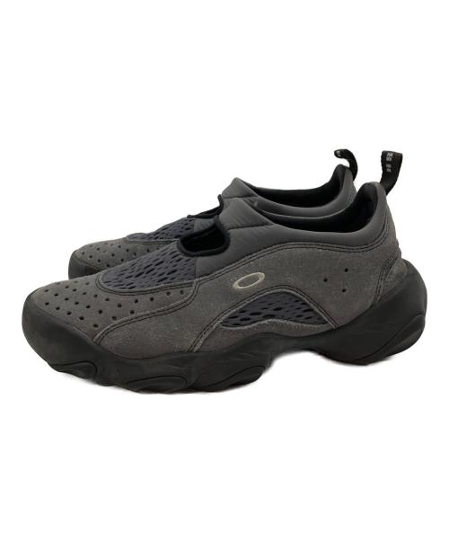 OAKLEY（オークリー）OAKLEY (オークリー) FACTORY TEAM FLESH SANDAL/ファクトリー チーム フレッシュ サンダル グレー サイズ:27cmの古着・服飾アイテム
