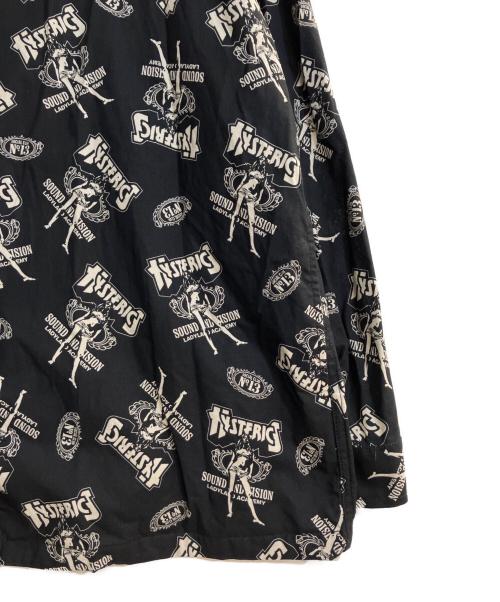 Hysteric Glamour（ヒステリックグラマー）Hysteric Glamour (ヒステリックグラマー) BAD ASS WHISKY柄 フラットカラーシャツ ブラック サイズ:M 未使用品の古着・服飾アイテム