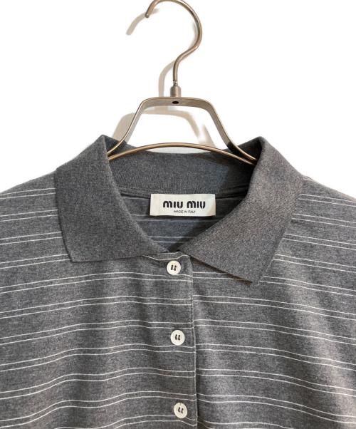 MIU MIU（ミュウミュウ）MIU MIU (ミュウミュウ) コットンジャージーポロシャツ グレー サイズ:Mの古着・服飾アイテム
