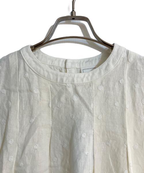 nofl（ノフル）nofl (ノフル) リネンドット刺繍タックワンピース ホワイト サイズ:M 未使用品の古着・服飾アイテム