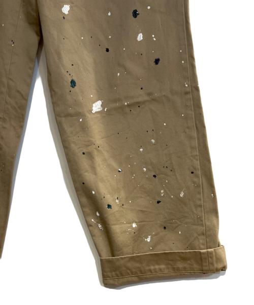 DC WHITE（ディーシーホワイト）DC WHITE (ディーシーホワイト) ペイント加工チノパン ベージュ サイズ:44の古着・服飾アイテム