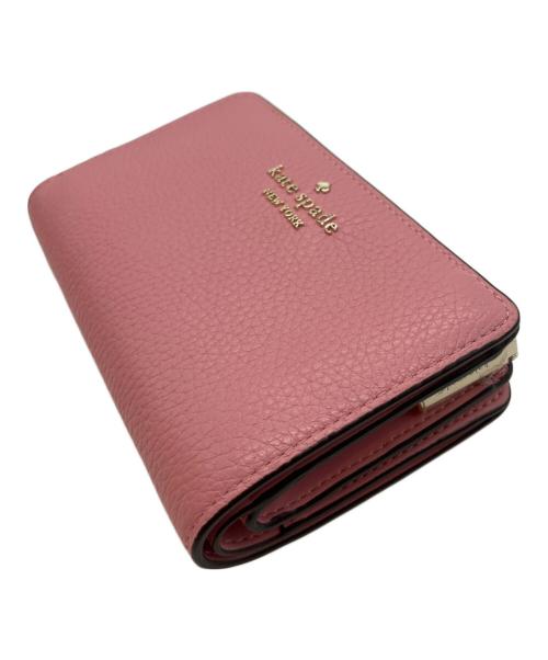 Kate Spade（ケイトスペード）Kate Spade (ケイトスペード) レイラ2つ折りコンパクトウォレット ピンクの古着・服飾アイテム