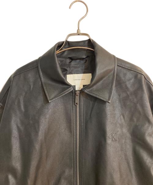 Calvin Klein Jeans（カルバンクラインジーンズ）Calvin Klein Jeans (カルバンクラインジーンズ) フェイクレザーボンバージャケット ブラック サイズ:Mの古着・服飾アイテム