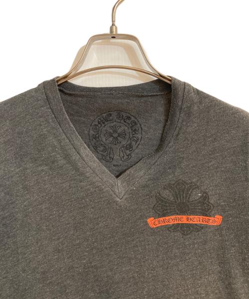 CHROME HEARTS（クロムハーツ）CHROME HEARTS (クロムハーツ) ホースシューバックプリントVネックカットソー グレー サイズ:Sの古着・服飾アイテム