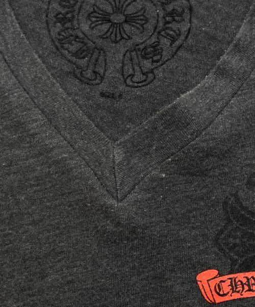 CHROME HEARTS（クロムハーツ）CHROME HEARTS (クロムハーツ) ホースシューバックプリントVネックカットソー グレー サイズ:Sの古着・服飾アイテム
