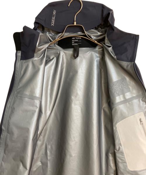 ARC'TERYX（アークテリクス）ARC'TERYX (アークテリクス) BETA JACKET（ベータジャケット） ブラックサファイヤ サイズ:Sの古着・服飾アイテム