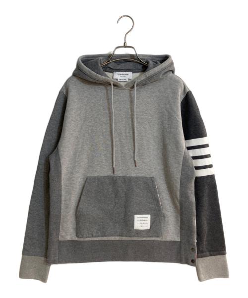 Thom Browne（トムブラウン）Thom Browne (トムブラウン) 4BARアームプルオーバーパーカー グレー サイズ:2の古着・服飾アイテム