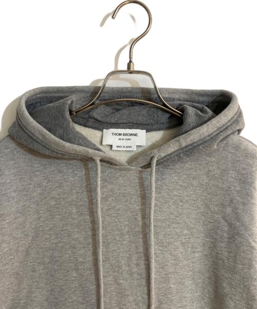 Thom Browne（トムブラウン）Thom Browne (トムブラウン) 4BARアームプルオーバーパーカー グレー サイズ:2の古着・服飾アイテム