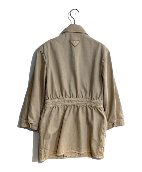PRADA（プラダ）PRADA (プラダ) トライアングルロゴパッチウエストギャザーデニムジャケット ベージュ サイズ:40の古着・服飾アイテム