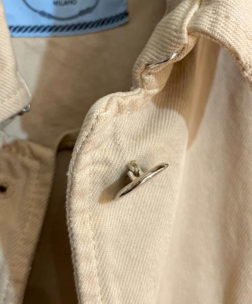 PRADA（プラダ）PRADA (プラダ) トライアングルロゴパッチウエストギャザーデニムジャケット ベージュ サイズ:40の古着・服飾アイテム