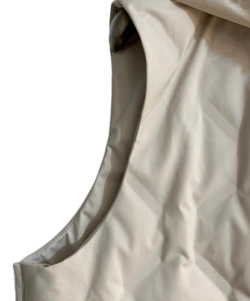 Gabardine K.T（ギャバシンケーティー）Gabardine K.T (ギャバシンケーティー) フーデッド ダウンジレ ホワイト サイズ:9の古着・服飾アイテム