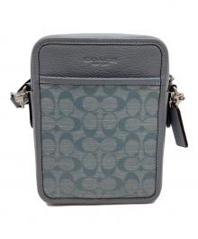 COACH（コーチ）の古着「サリバン クロスボディ シグネチャー シャンブレー」｜スカイブルー
