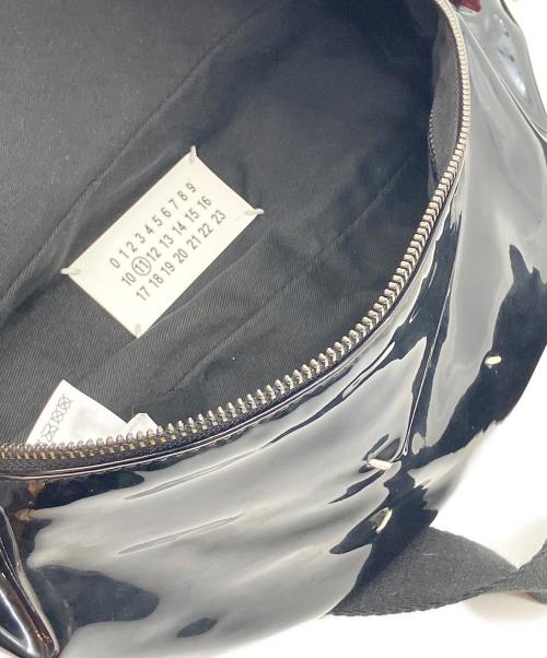 Maison Margiela（メゾンマルジェラ）Maison Margiela (メゾンマルジェラ) カレンダータグエナメルウエストバッグ ブラックの古着・服飾アイテム