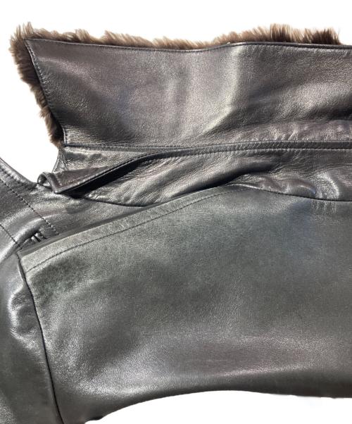 HUGO BOSS（ヒューゴ ボス）HUGO BOSS (ヒューゴ ボス) ファーカラーラムレザーコート ブラック サイズ:46の古着・服飾アイテム