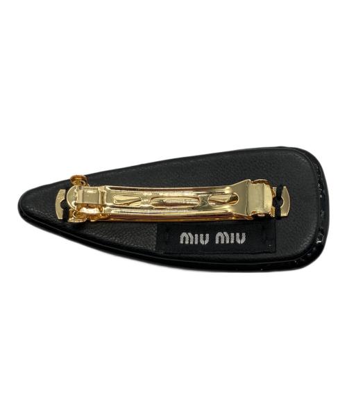 MIU MIU（ミュウミュウ）MIU MIU (ミュウミュウ) パテントレザー ヘアクリップ ブラックの古着・服飾アイテム