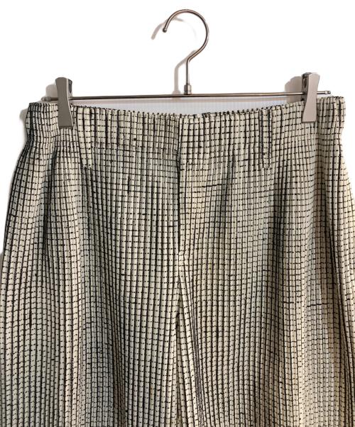 HOMME PLISSE ISSEY MIYAKE（オム プリッセ イッセイ ミヤケ）HOMME PLISSE ISSEY MIYAKE (オム プリッセ イッセイ ミヤケ) NETWORK CHECKプリーツパンツ ホワイト サイズ:2の古着・服飾アイテム