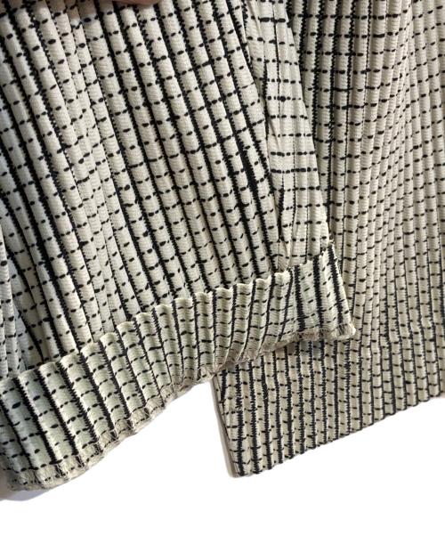 HOMME PLISSE ISSEY MIYAKE（オム プリッセ イッセイ ミヤケ）HOMME PLISSE ISSEY MIYAKE (オム プリッセ イッセイ ミヤケ) NETWORK CHECKプリーツパンツ ホワイト サイズ:2の古着・服飾アイテム