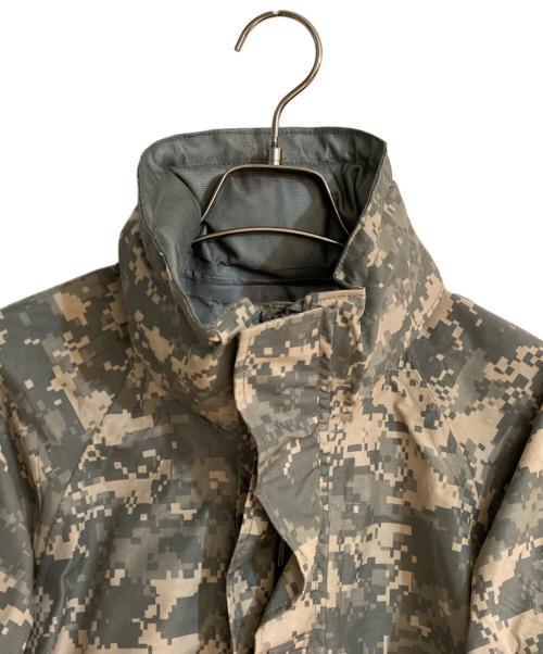 US ARMY（ユーエスアーミー）US ARMY (ユーエスアーミー) UNIVERSAL CAMO PATTREN GORE-TEX PARKA/ユニバーサルカモパターンゴアテックスパーカー グリーン サイズ:S-Rの古着・服飾アイテム