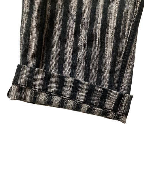 HOMME PLISSE ISSEY MIYAKE（オム プリッセ イッセイ ミヤケ）HOMME PLISSE ISSEY MIYAKE (オム プリッセ イッセイ ミヤケ) ストライプデニムパンツ ブラック サイズ:1の古着・服飾アイテム