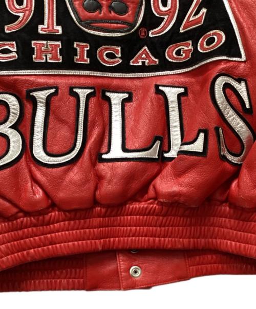 JEFF HAMILTON（ジェフハミルトン）JEFF HAMILTON (ジェフハミルトン) CHICAGO BULLS 3PEAT JACKET レッド サイズ:Mの古着・服飾アイテム