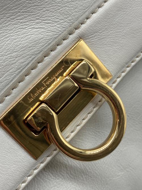 Salvatore Ferragamo（サルヴァトーレ フェラガモ）Salvatore Ferragamo (サルヴァトーレ フェラガモ) 2WAYバッグ ホワイトの古着・服飾アイテム