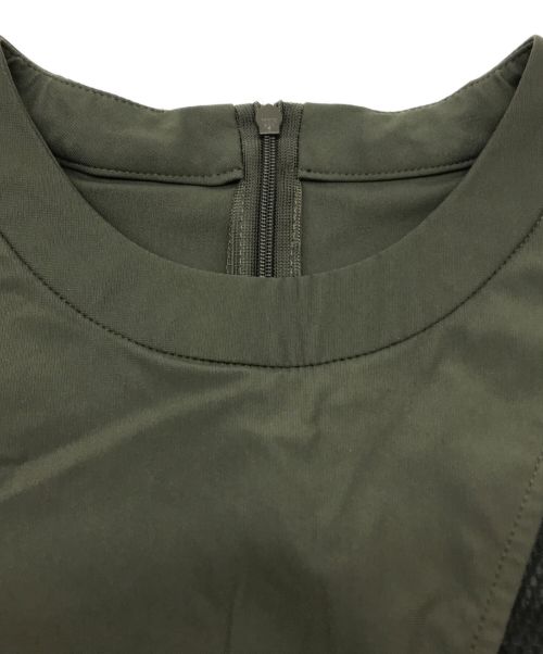 A + TOKYO（エープラス トウキョウ）A + TOKYO (エープラス トウキョウ) カラビナデザインワンピ オリーブ サイズ:1の古着・服飾アイテム