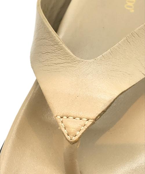 Caminando（カミナンド）Caminando (カミナンド) THONG SLIDES 2216W ベージュ サイズ:8の古着・服飾アイテム