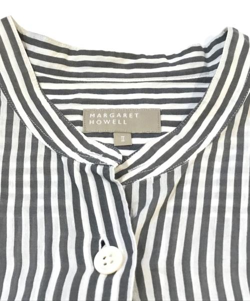 MARGARET HOWELL（マーガレットハウエル）MARGARET HOWELL (マーガレットハウエル) ノーカラーストライプシャツ ホワイト×グレー サイズ:2の古着・服飾アイテム