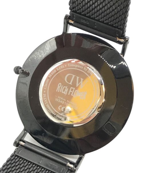 Daniel Wellington（ダニエルウェリントン）Daniel Wellington (ダニエルウェリントン) rich flower (リッチフラワー) RICH FLOWER X DW　DW00100724の古着・服飾アイテム