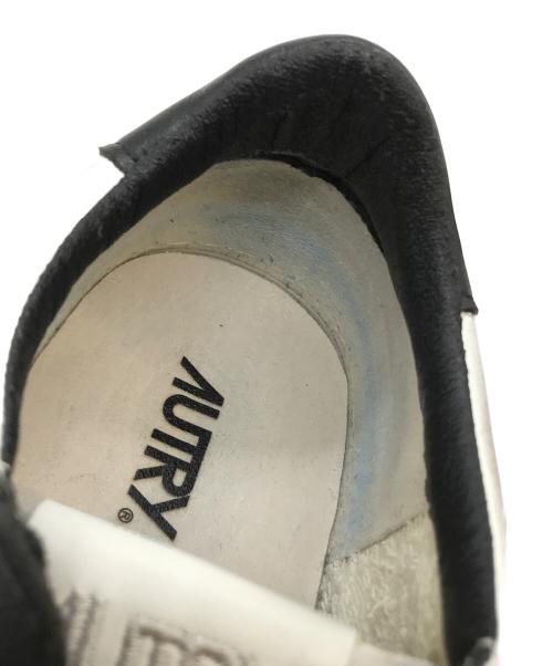 AUTRY（オートリ―）AUTRY (オートリ―) MEDALIST LOW LEATHER/LEATHER BICOLOR UP ホワイト×ブラック サイズ:42の古着・服飾アイテム