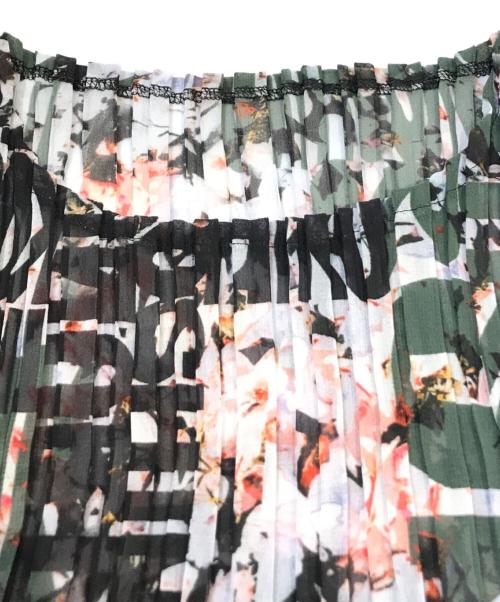 TRUNK HIROKO KOSHINO（トランク ヒロコ コシノ）TRUNK HIROKO KOSHINO (トランク ヒロコ コシノ) フラワーロゴシフォンプリーツワンピース /日本製　RSEJW04490 グリーン サイズ:38 未使用品の古着・服飾アイテム