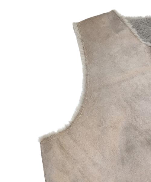 QTUME（クチューム）QTUME (クチューム) Fack muton middle gilet　482-24501 ベージュ サイズ:38の古着・服飾アイテム