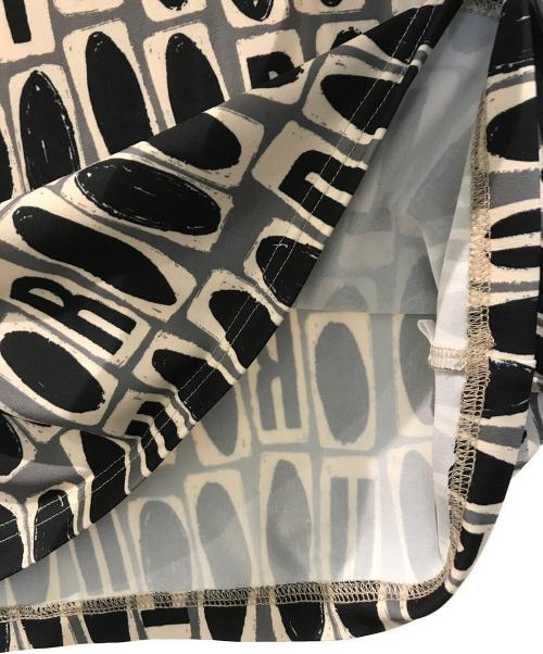 TRUNK HIROKO KOSHINO（トランク ヒロコ コシノ）TRUNK HIROKO KOSHINO (トランク ヒロコ コシノ) ジオメトリック柄プリントカットソー ベージュ サイズ:38の古着・服飾アイテム