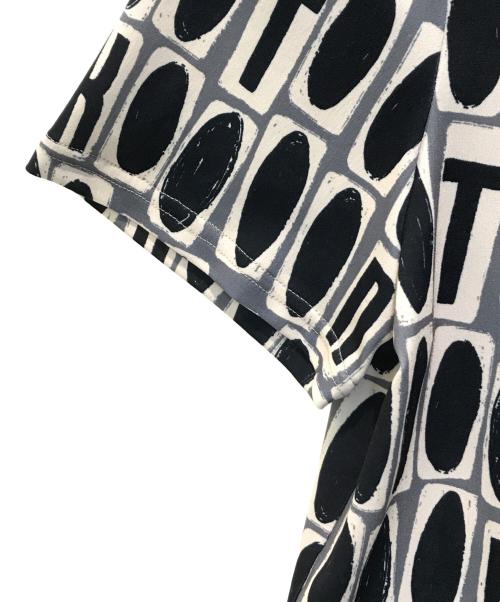 TRUNK HIROKO KOSHINO（トランク ヒロコ コシノ）TRUNK HIROKO KOSHINO (トランク ヒロコ コシノ) ジオメトリック柄プリントカットソー ベージュ サイズ:38の古着・服飾アイテム