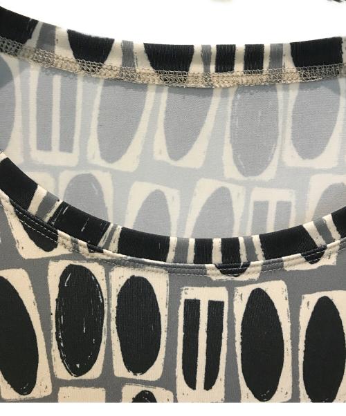 TRUNK HIROKO KOSHINO（トランク ヒロコ コシノ）TRUNK HIROKO KOSHINO (トランク ヒロコ コシノ) ジオメトリック柄プリントカットソー ベージュ サイズ:38の古着・服飾アイテム