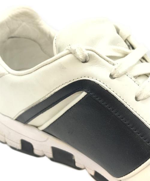 GUCCI（グッチ）GUCCI (グッチ) ローカットスニーカー　426184 ホワイト×ブラック サイズ:8 1/2の古着・服飾アイテム