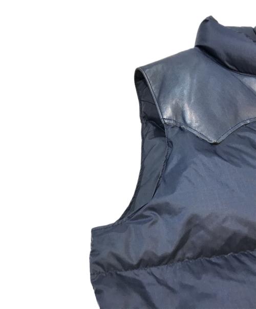 RockyMountainFeatherBed（ロッキーマウンテンフェザーベッド）RockyMountainFeatherBed (ロッキーマウンテンフェザーベッド) BRIEFING (ブリーフィング) BEAMS (ビームス) ダウンベスト ネイビー サイズ:38の古着・服飾アイテム
