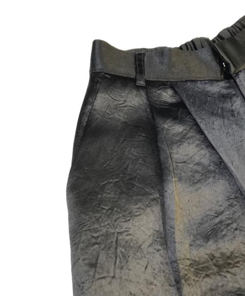 emmi atelier（エミアトリエ）emmi atelier (エミアトリエ) シャイニーアセテートカーゴパンツ ブラックの古着・服飾アイテム