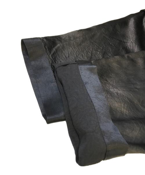 emmi atelier（エミアトリエ）emmi atelier (エミアトリエ) シャイニーアセテートカーゴパンツ ブラックの古着・服飾アイテム