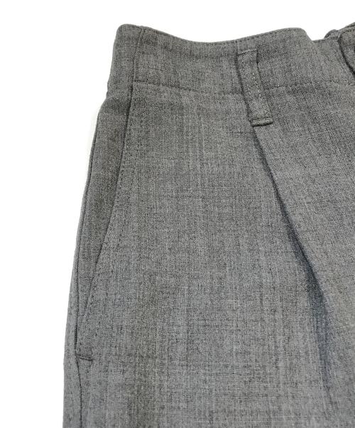 Spick and Span（スピック＆スパン）Spick and Span (スピックアンドスパン) ハイブリッドダブルクロスワンタックパンツ　23030200832040 グレー サイズ:34の古着・服飾アイテム