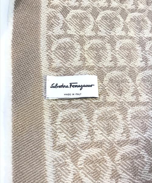 Salvatore Ferragamo（サルヴァトーレ フェラガモ）Salvatore Ferragamo (サルヴァトーレ フェラガモ) ガンチーニ柄ウールストール ベージュの古着・服飾アイテム