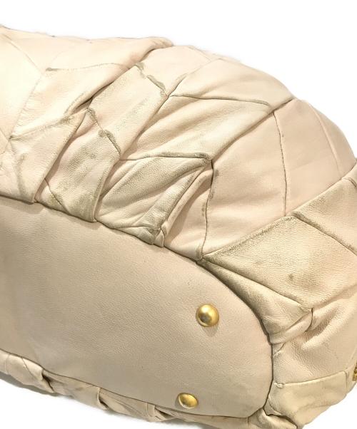 MIU MIU（ミュウミュウ）MIU MIU (ミュウミュウ) レザーバッグ ベージュの古着・服飾アイテム